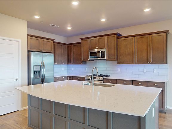 5th image of 942 Timberline Avenue