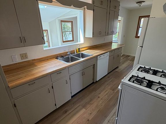 5th image of 800 Diana St