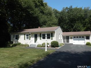 26 Beach Park Rd, Clinton, CT 06413