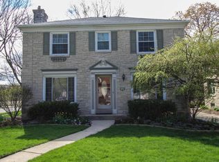 2505 N 88th St, Wauwatosa, WI 53226