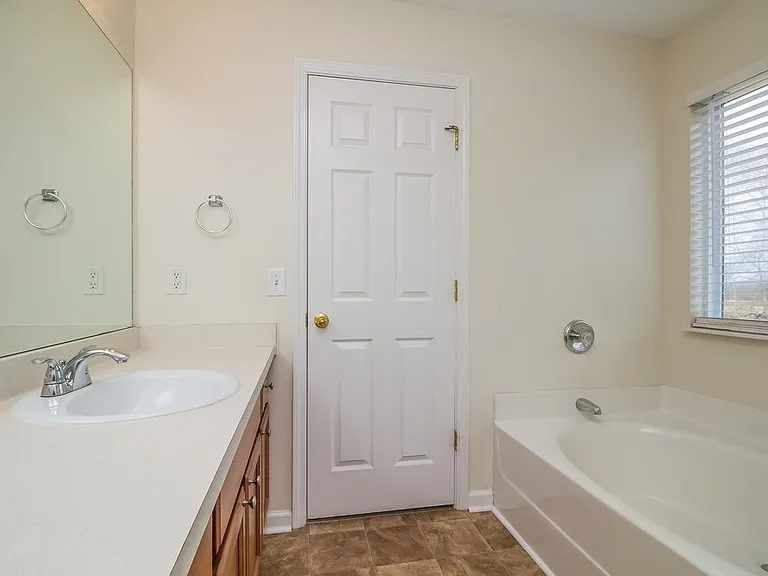 4565 Hawthorn Dr — Photo 16