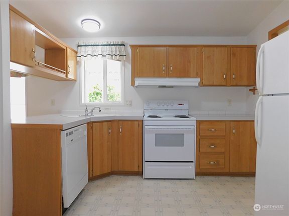 2nd image of 12427 116th Avenue Ct E #257