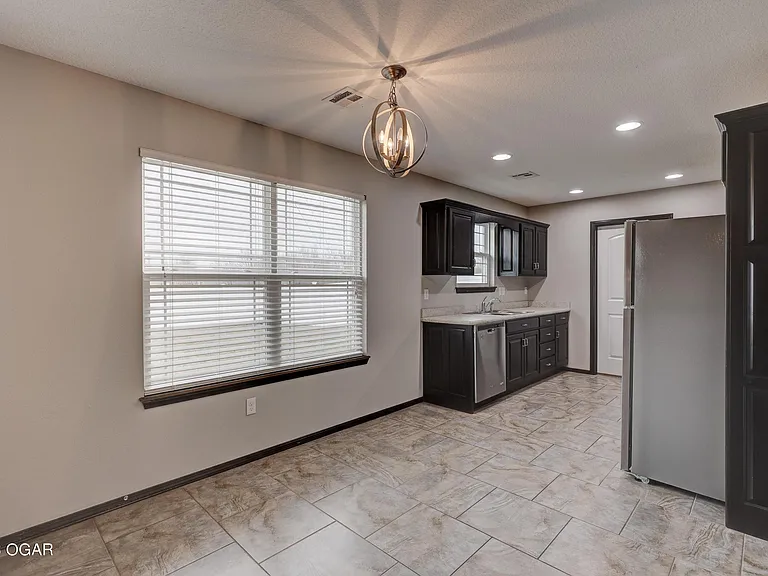 1233 Montana Pl — Photo 13