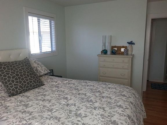 4th image of 498 Saint Louis Ave