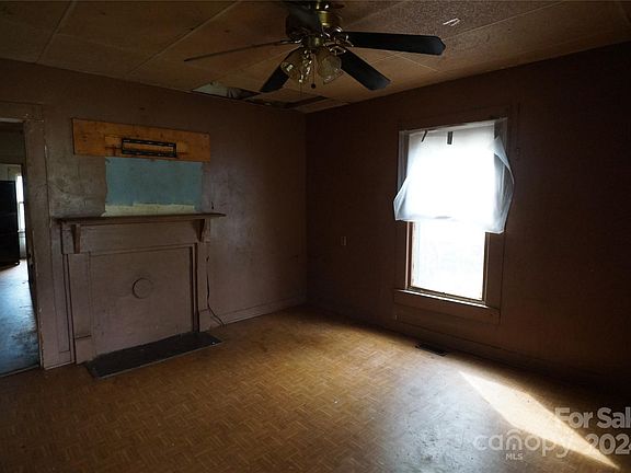 3rd image of 429 N Davis Ave
