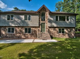 106 Squaw Valley Ln, Tafton, PA 18464