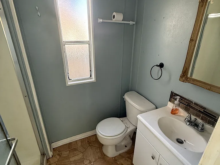 815 Frances Dr — Photo 6