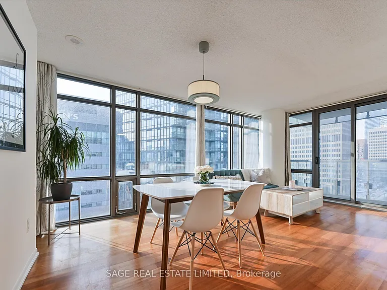 38 Grenville St #902 — Photo 5