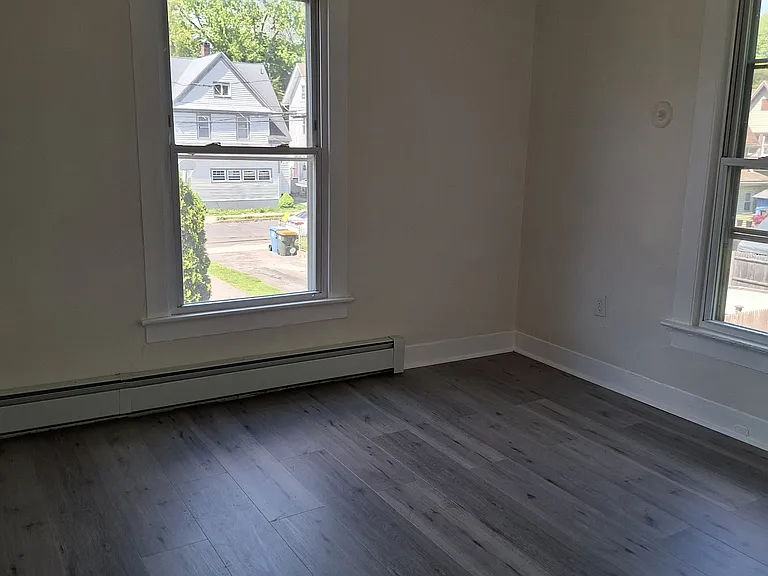 281 Hanover St — Photo 2