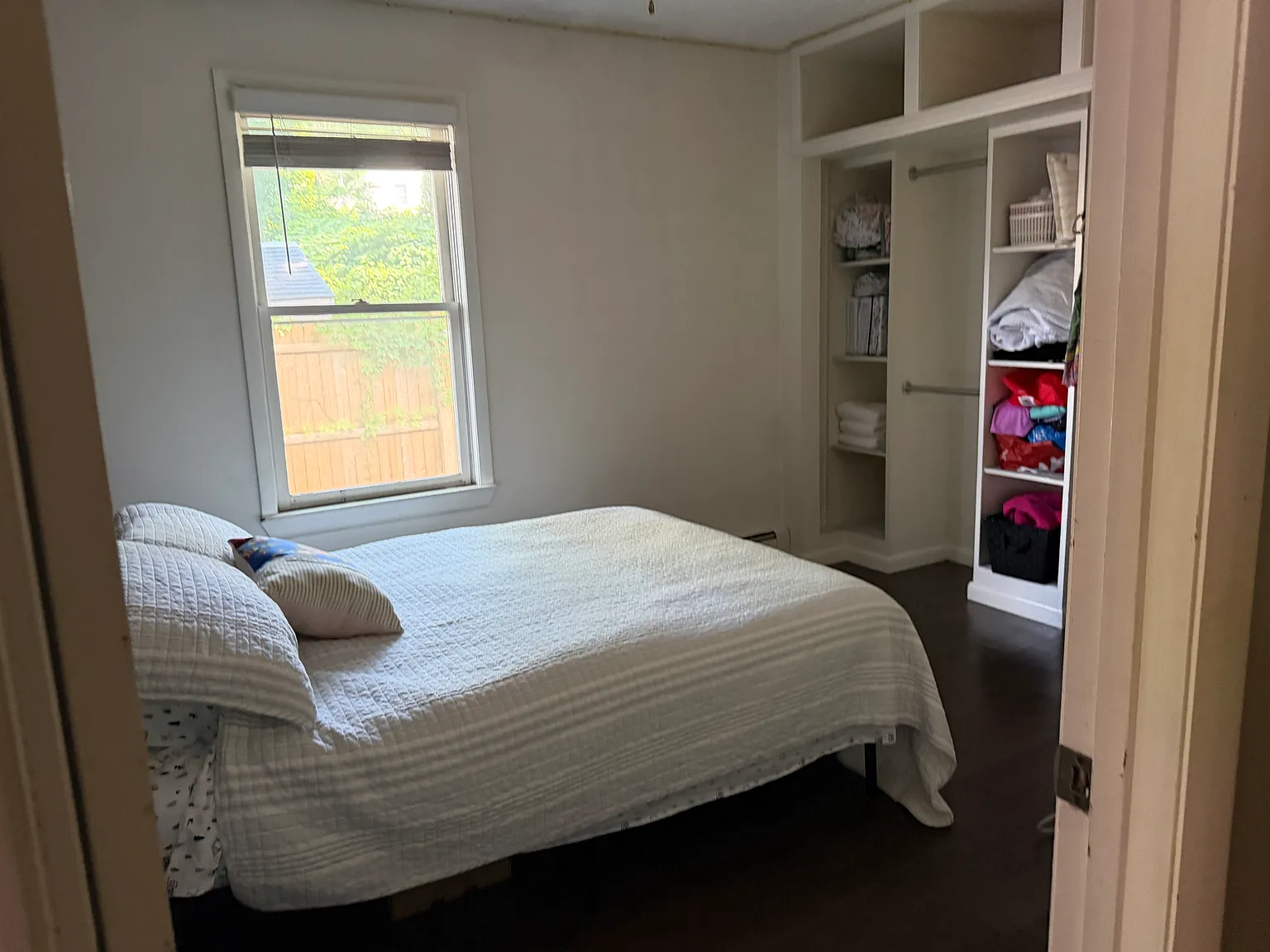 3 bed, 1096 sqft, $2,400 — Photo 3