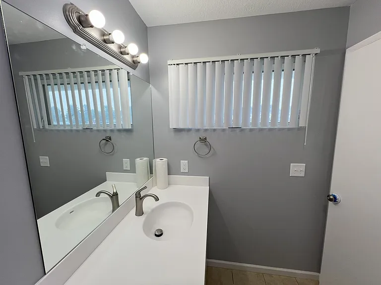 2906-2948 Feiger Ln — Photo 18