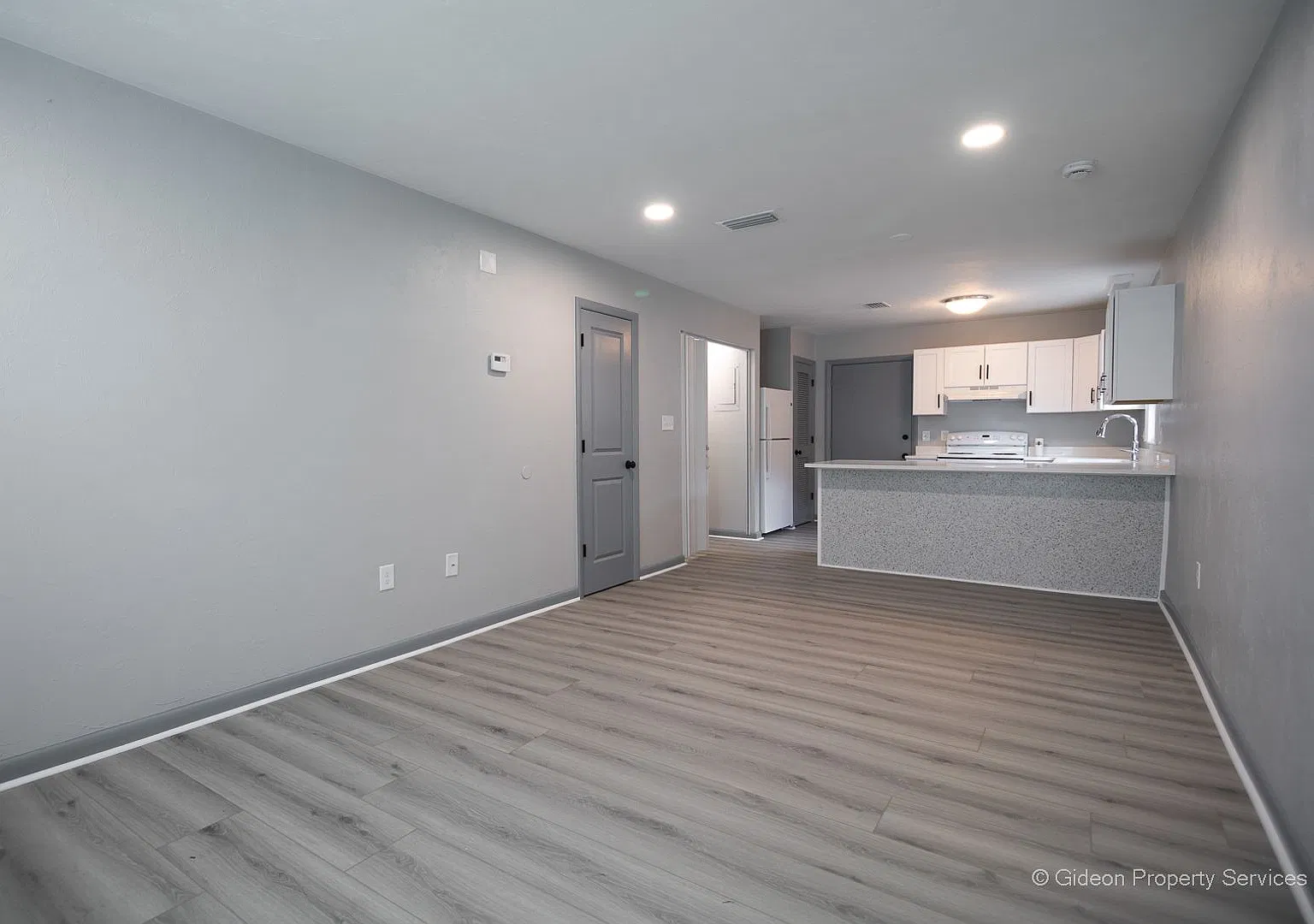 2612 SW 31st Pl — Photo 4