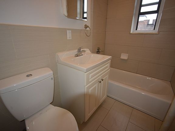 4th image of 35-23 Crescent St #2