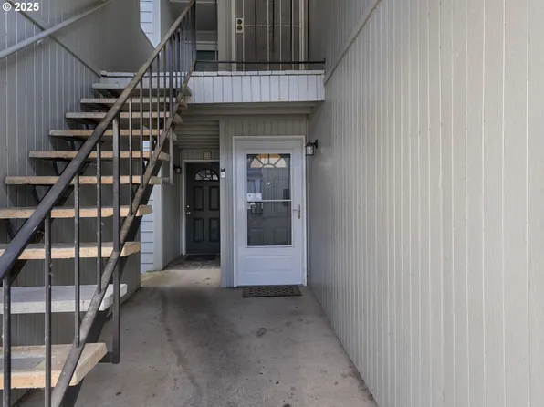 159 SW Florence Ave APT 62, Gresham, OR 97080