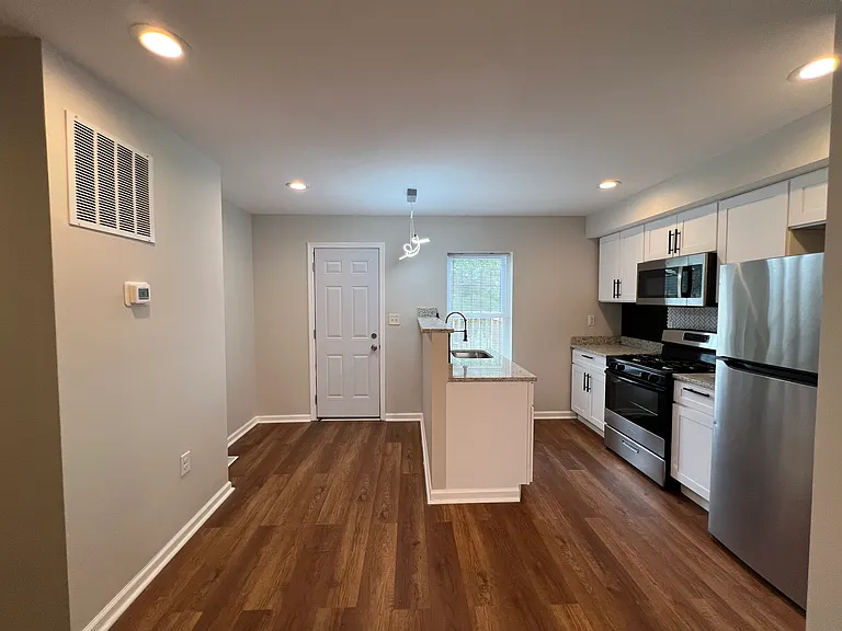 5301 Maple Ave — Photo 4