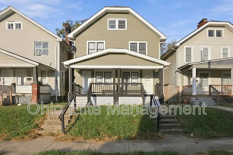 3 bed, 1.0 bath, 1260 sqft, $1,350 — Photo 1