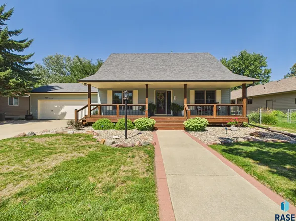 704 Chestnut St, Harrisburg, SD 57032