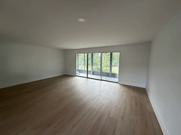 200 Country Club Dr, Largo, FL