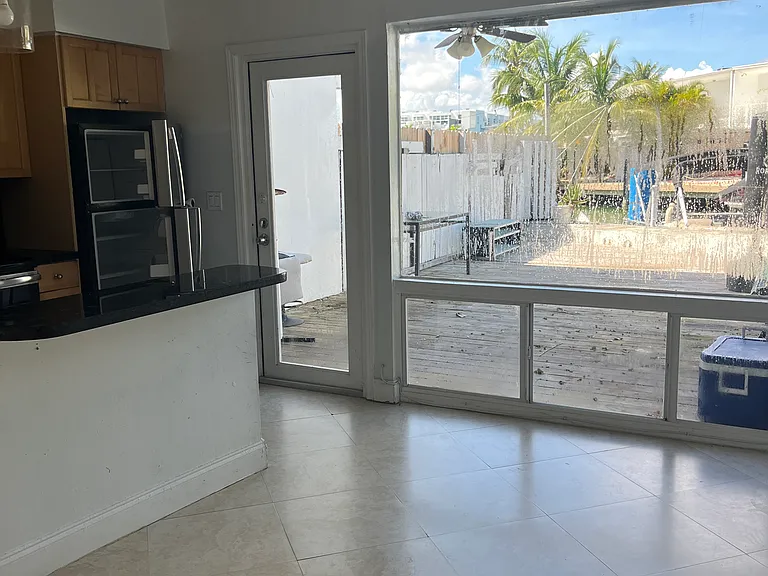 7136 Bonita Dr #6 — Photo 2