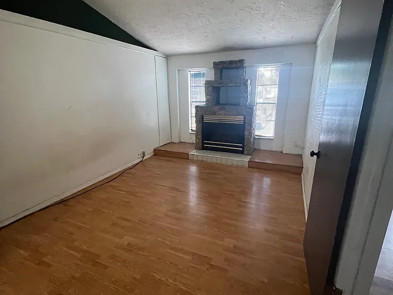 10819 Inglewood Ave — Photo 4