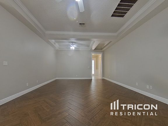 3rd image of 605 Arlington Ct
