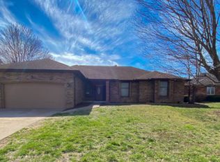 3911 S Belvedere Ct, Springfield, MO 65807
