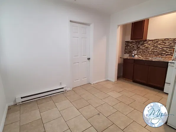 Newly Remodeled Studio and 1 bedroom apartments