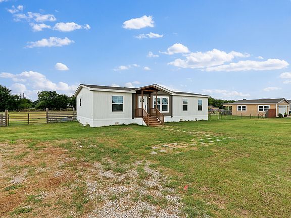 3rd image of 2819 Grays Prairie Ln