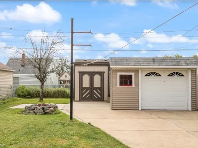 8211 Whittington Dr — Photo 24