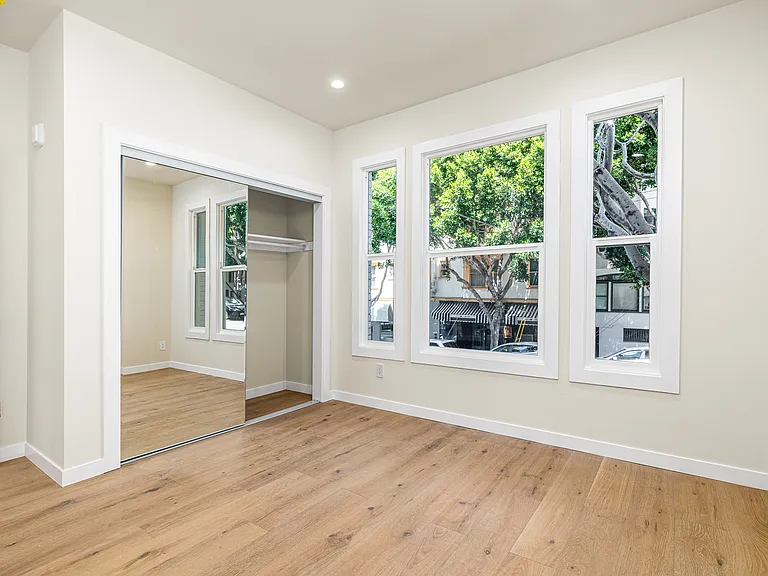 1555 Hyde St #5 — Photo 3