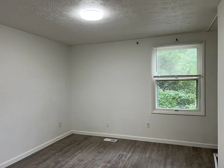 507 Castle Ct — Photo 10