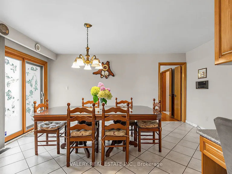 370 Maple Leaf Dr — Photo 13