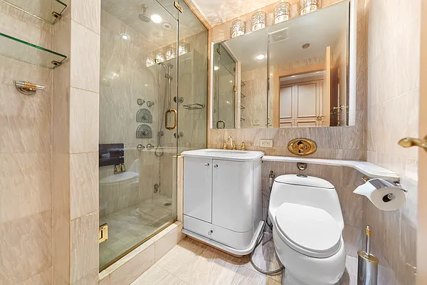 Sold by Daniel Saat, LREB | media 36