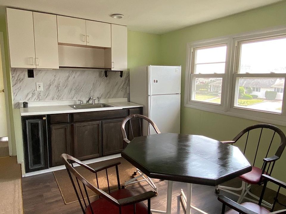 1st image of 16 Abbey Ln #2