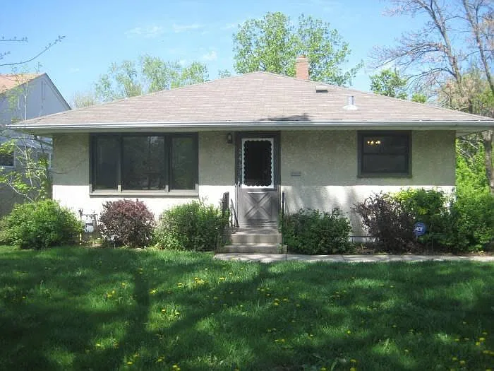 2433 Nokomis Ave