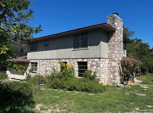 140 Loma Vuelta Dr, Kerrville, TX 78028