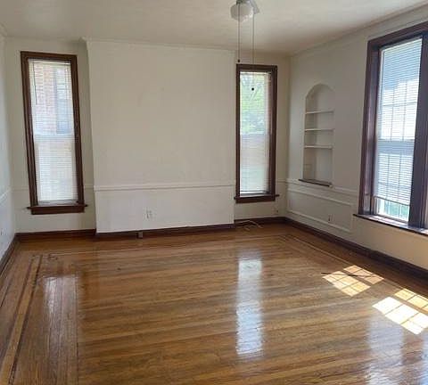 4th image of 7525 York Dr #1