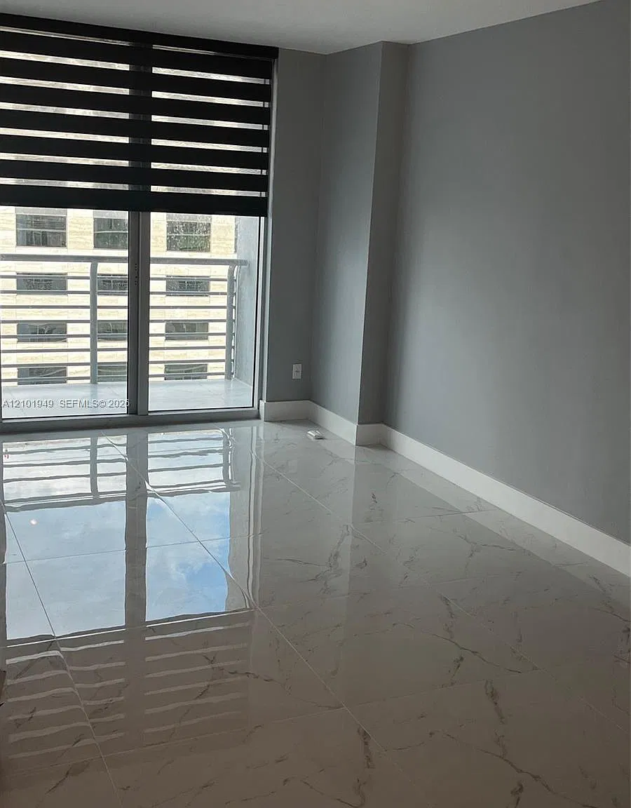 One Miami East Condo — Photo 4
