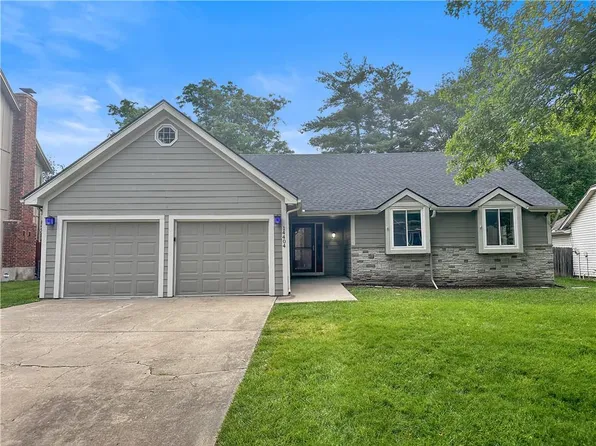 14404 S Cottonwood Dr, Olathe, KS 66062