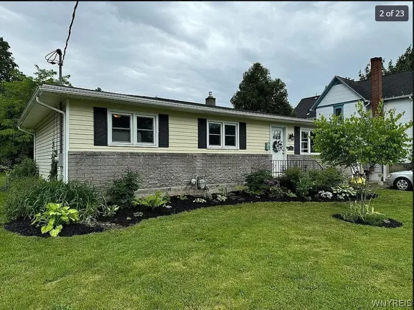 123 W Oak Orchard St, Medina, NY 14103