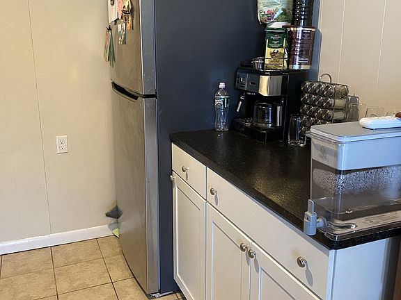 4th image of 18 Imperial St #111