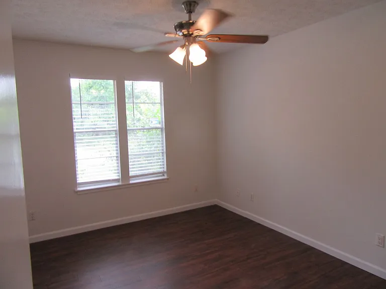 8629 Deerpoint Dr — Photo 21
