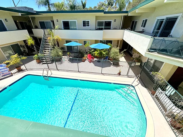 8130 Norton Ave, West Hollywood — Photo 42