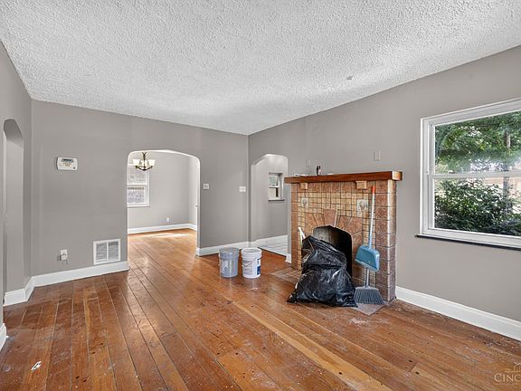4th image of 3315 Queen City Ave