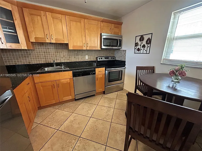 410 SE 2nd St #308 — Photo 12