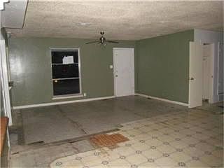 3rd image of 1011 Lakeland Dr