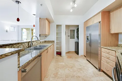151 Michigan Ave #525 Photo 1