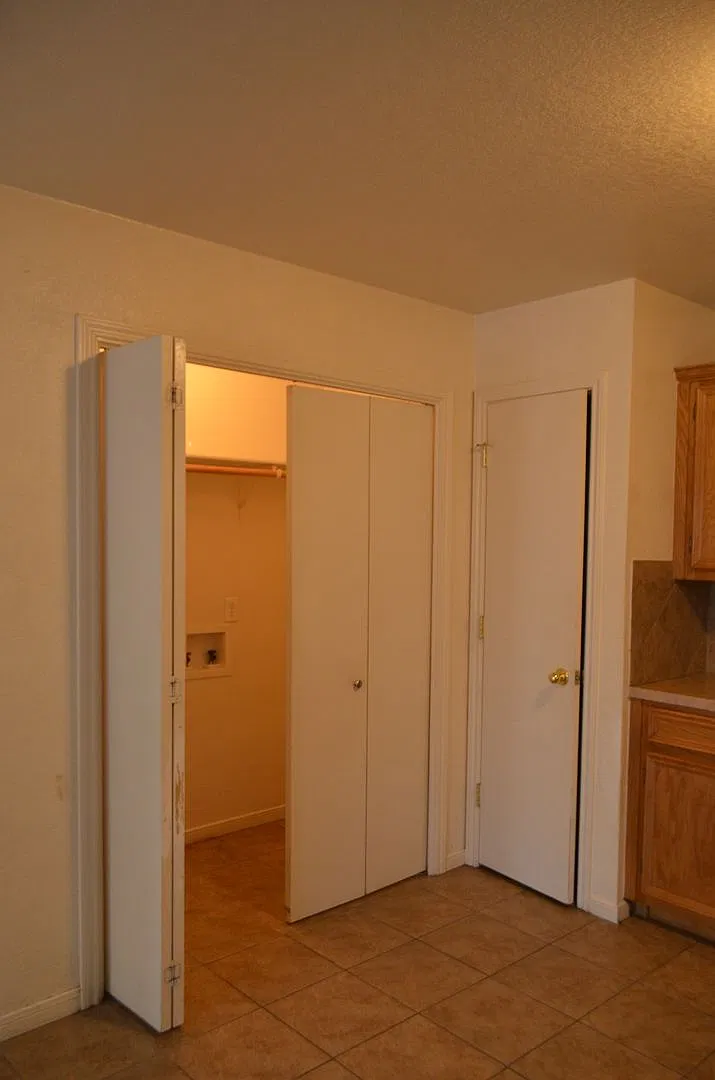 406 Primrose — Photo 4