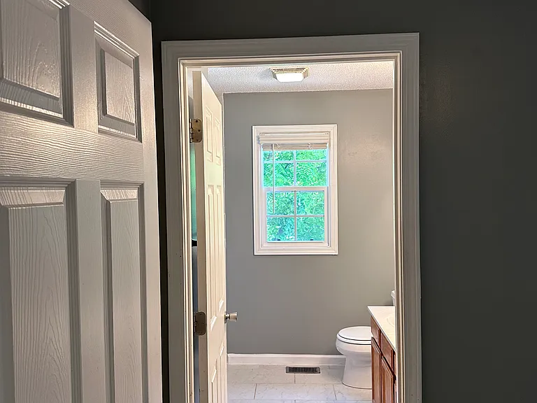 118 Glenstone Ct — Photo 11