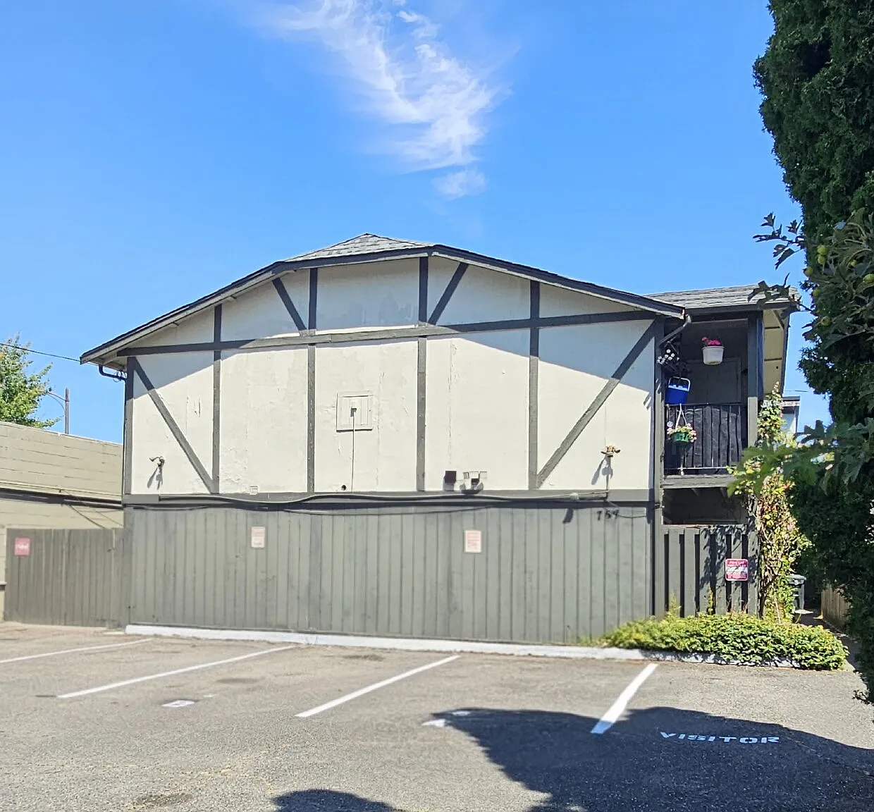 2 bed, 1.0 bath, 796 sqft, $1,300 — Photo 2